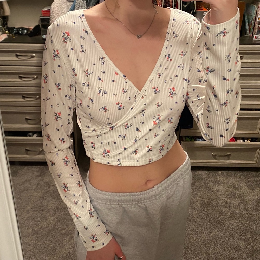 NWOT SHEIN White Flowered Crop